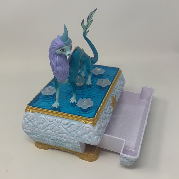 Disney Raya & The Last Dragon Sisu Jewelry Chest Box Changing Lights & Music - Picture 5 of 17